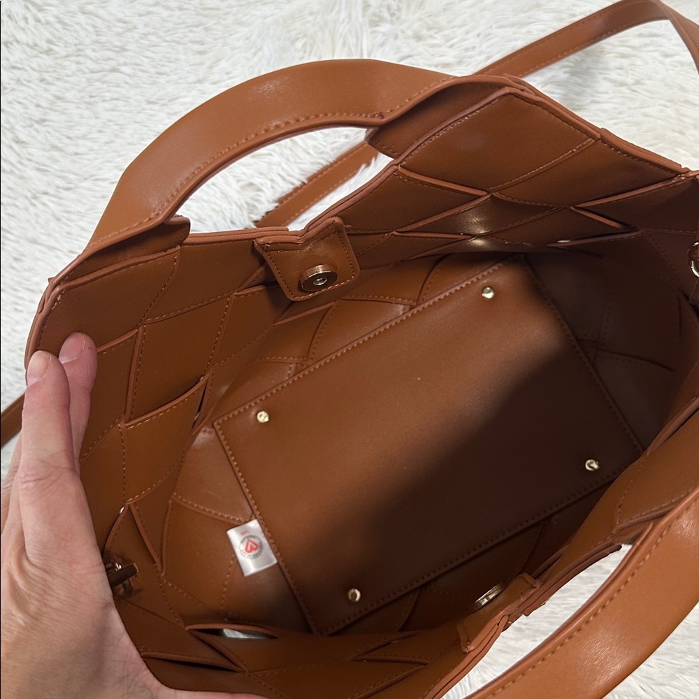 🎻 Large Faux Leather Purse - Picture 4 of 5